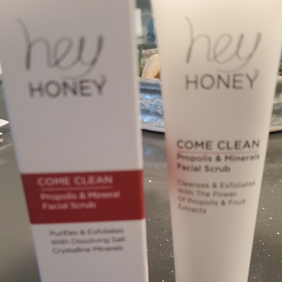 New in Box Hey Honey Cleanser - Picture 2 of 5